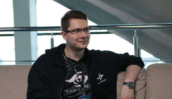 自己不仅是 自己不仅是