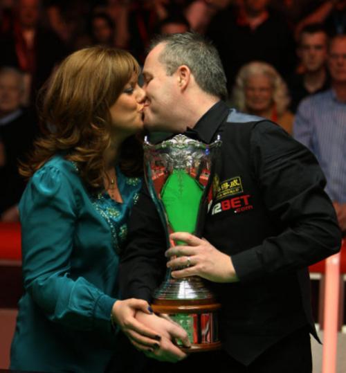 何争相追逐 何争相追逐